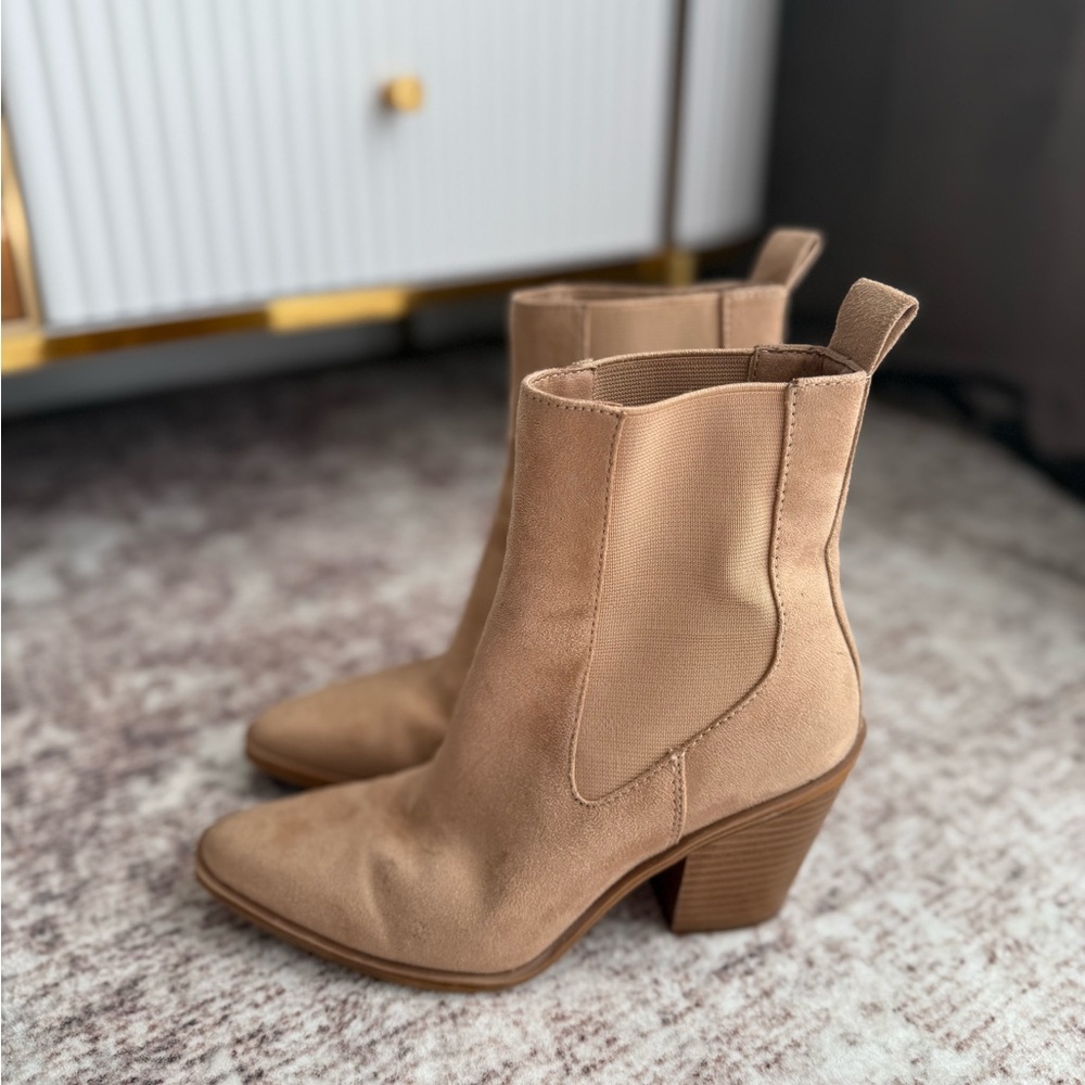 Elegant Tan Ankle Boots